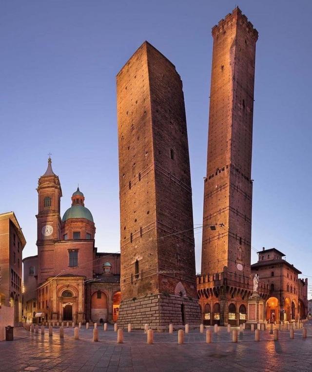 Bologna: torens Gar…